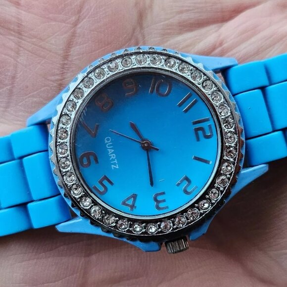 Fashion Wristwatch Blue Rubber Strap Analog Quartz Wrist Watch - Picture 1 of 11